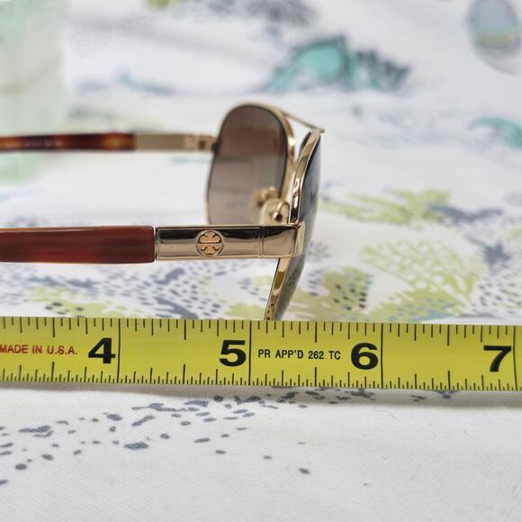 Tory Burch Women's Aviator Sunglasses Gold Tone Frames TY6010 420/13 57-14 135 - Picture 10 of 15